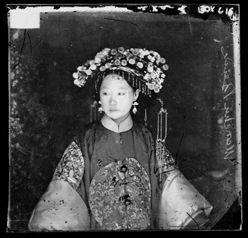 john_thompson,_manchu_bride_peking_penchilie_province_chine_1867
